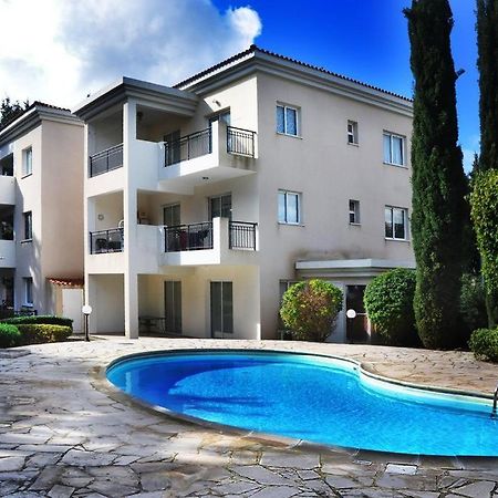 Poolside 2 Bedroom Apt, Paphos Riviera, Universal Area Экстерьер фото