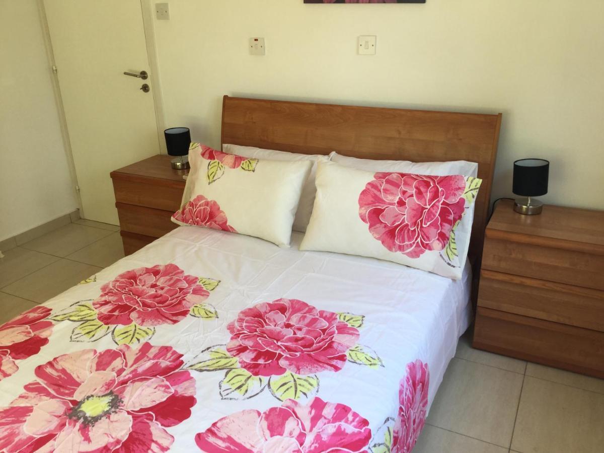 Poolside 2 Bedroom Apt, Paphos Riviera, Universal Area Экстерьер фото