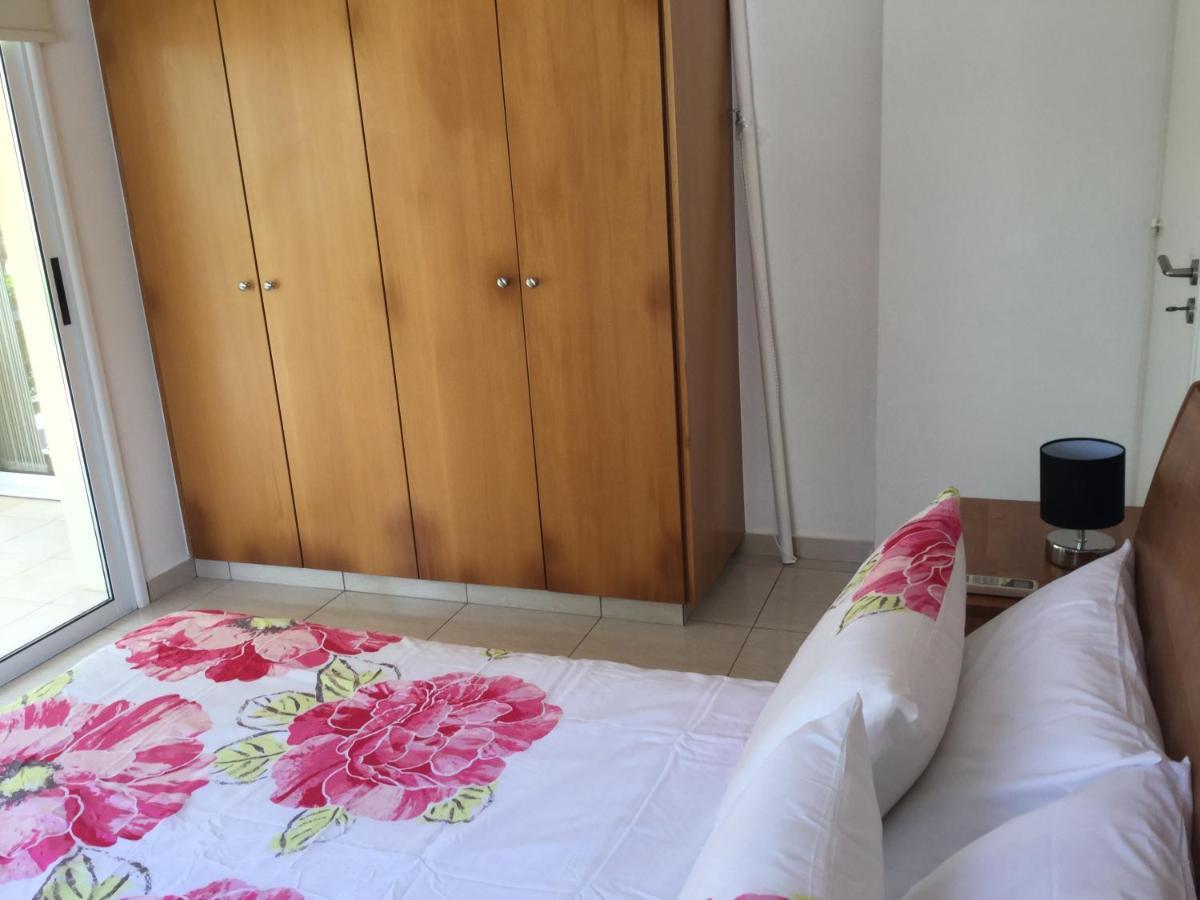Poolside 2 Bedroom Apt, Paphos Riviera, Universal Area Экстерьер фото