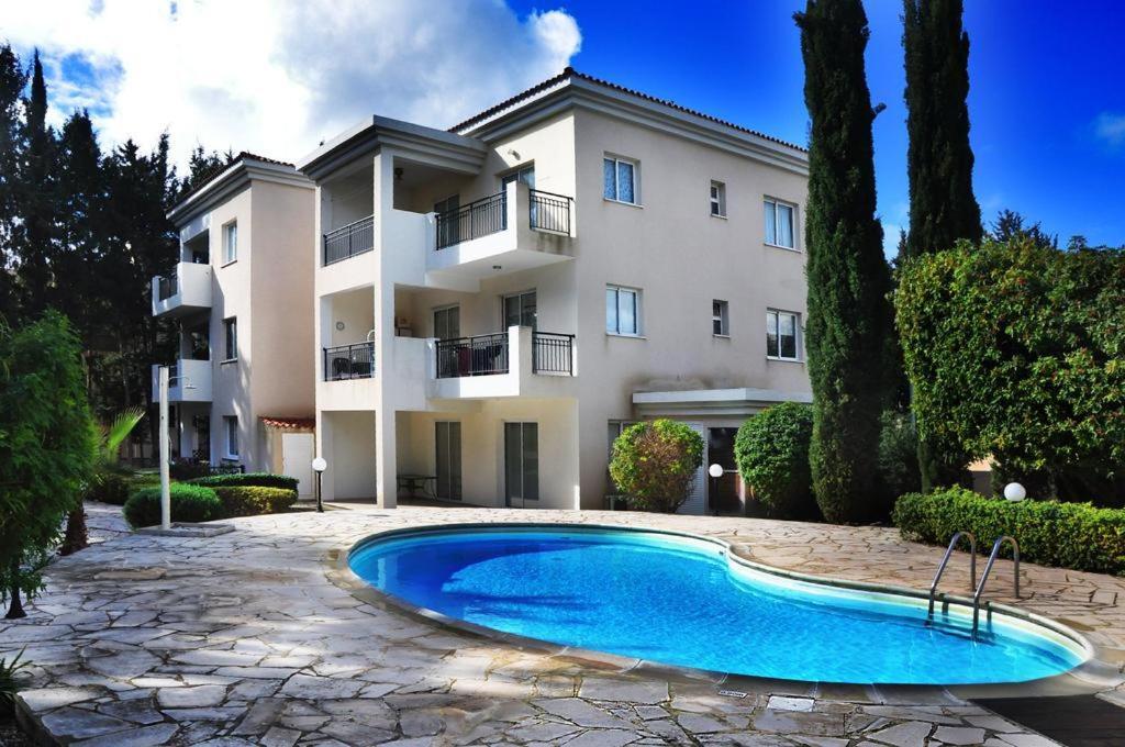 Poolside 2 Bedroom Apt, Paphos Riviera, Universal Area Экстерьер фото